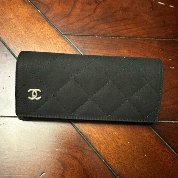 Chanel sunglass case - Picture 1 of 2